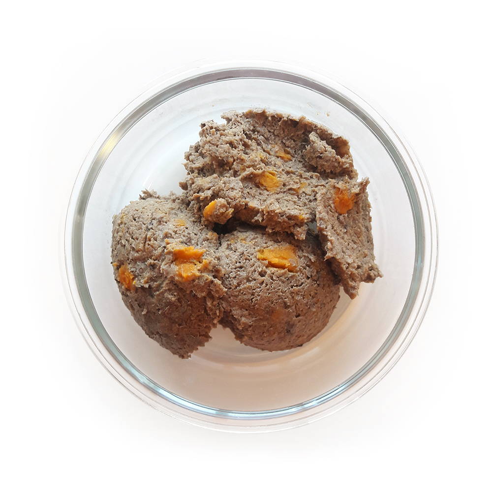 Mokra karma dla owadów w miseczce