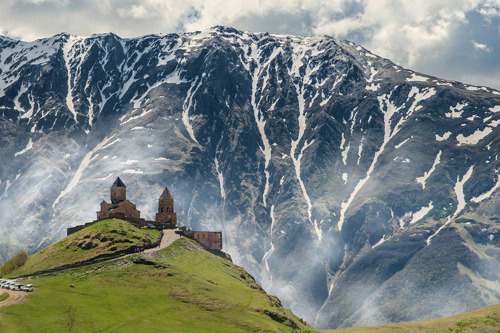 Казбеги - Ананури - Гудаури: Казбек: путешествие в сердце Кавказских гор.