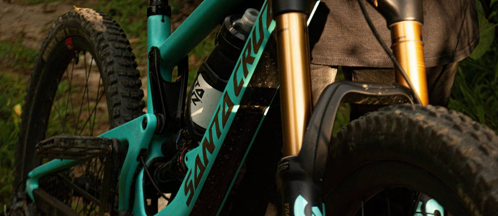 a full suspension santa cruz electric mountain bike