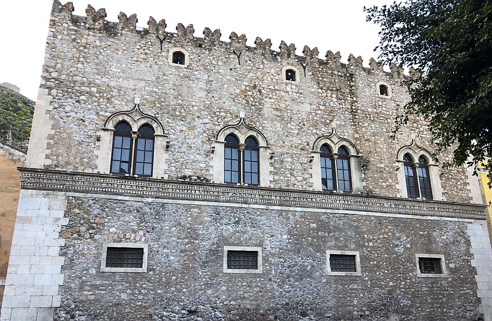  Taormina
- Palazzo Corvaja 2