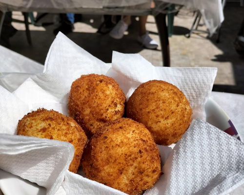 Corsi di cucina Tremestieri Etneo: Arancini siciliani al nero di seppia e alla zucca 