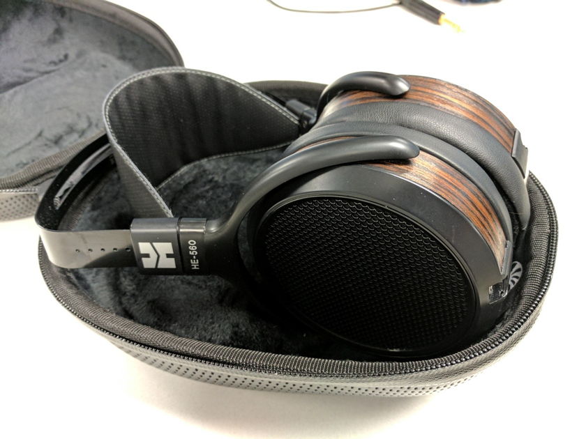 HiFiMAN HE-560 Planar Magnetic Headphones - [ Pristine / Travel Case & Stand Included]