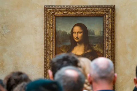 Louvre: Pass-the-Line Guidance to Mona Lisa