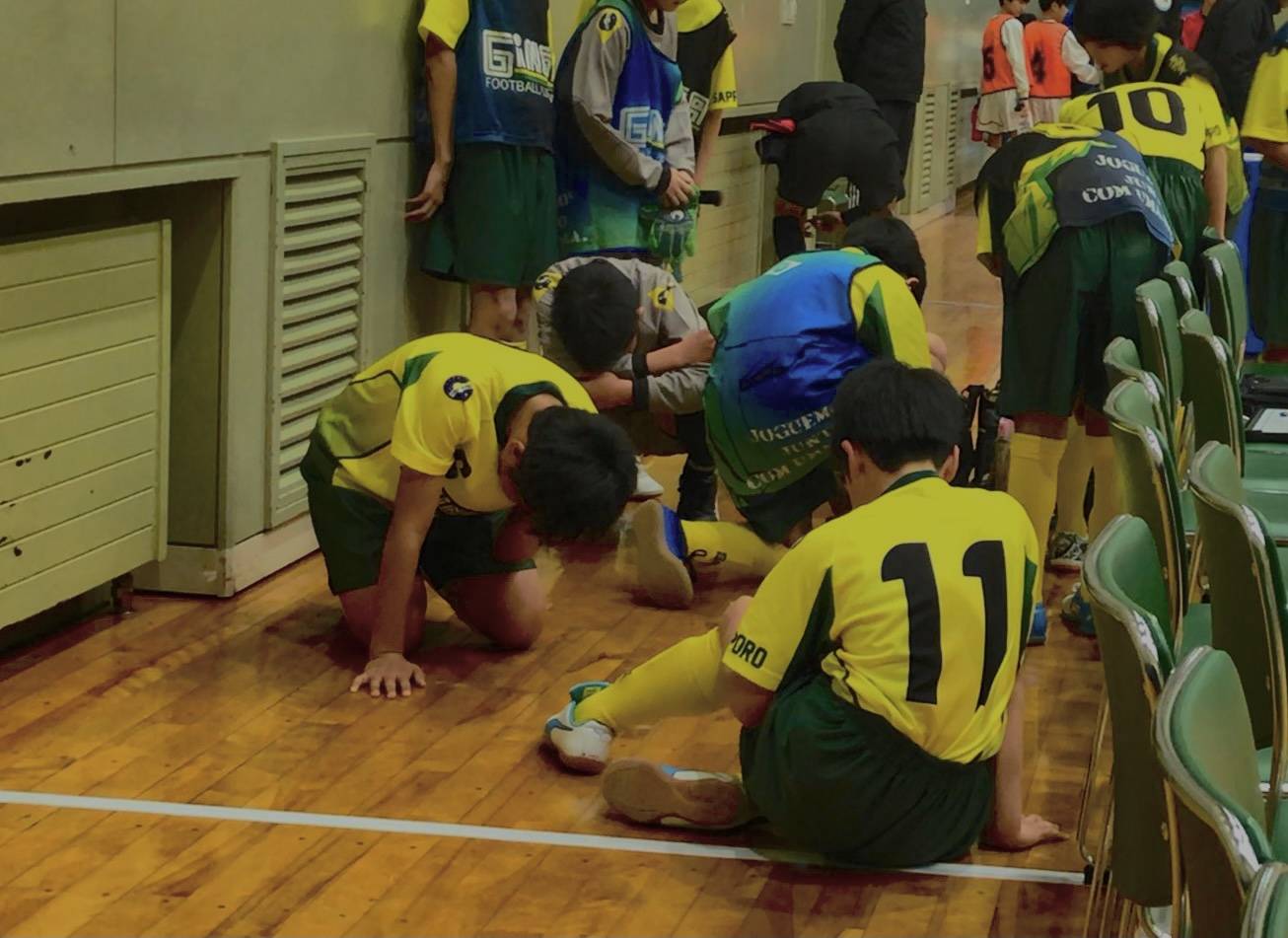 試合で負ける子どもたちをジンガは応援します