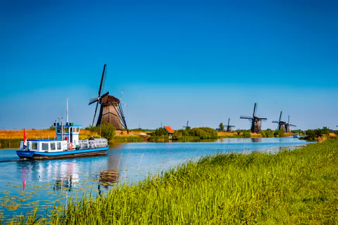 Keukenhof Gardens with Windmill Cruise & Transfer from Amsterdam