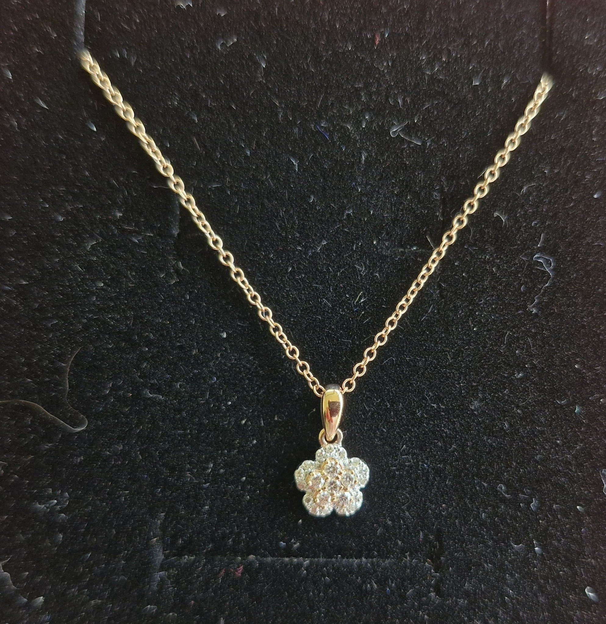 Ladies Rose Gold Necklace And Pendant - Image 4