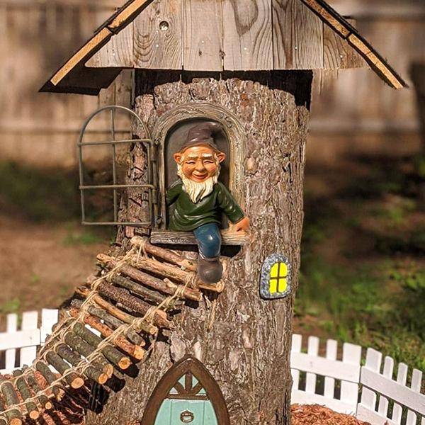 fairy-gnome-on-a-tree