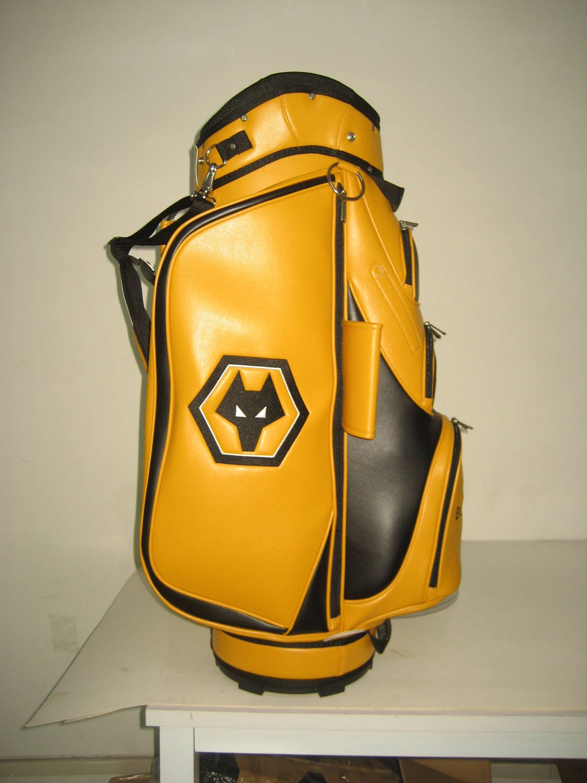 Customised football club golf bags by Golf Custom Bags 117