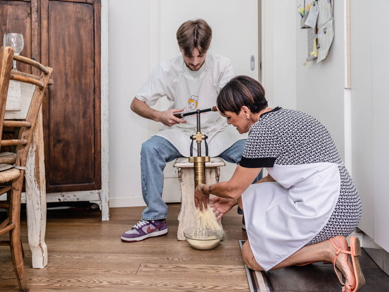 Corsi di cucina Padova: Momenti di piacere tra pasta e vino: un'esperienza di gusto