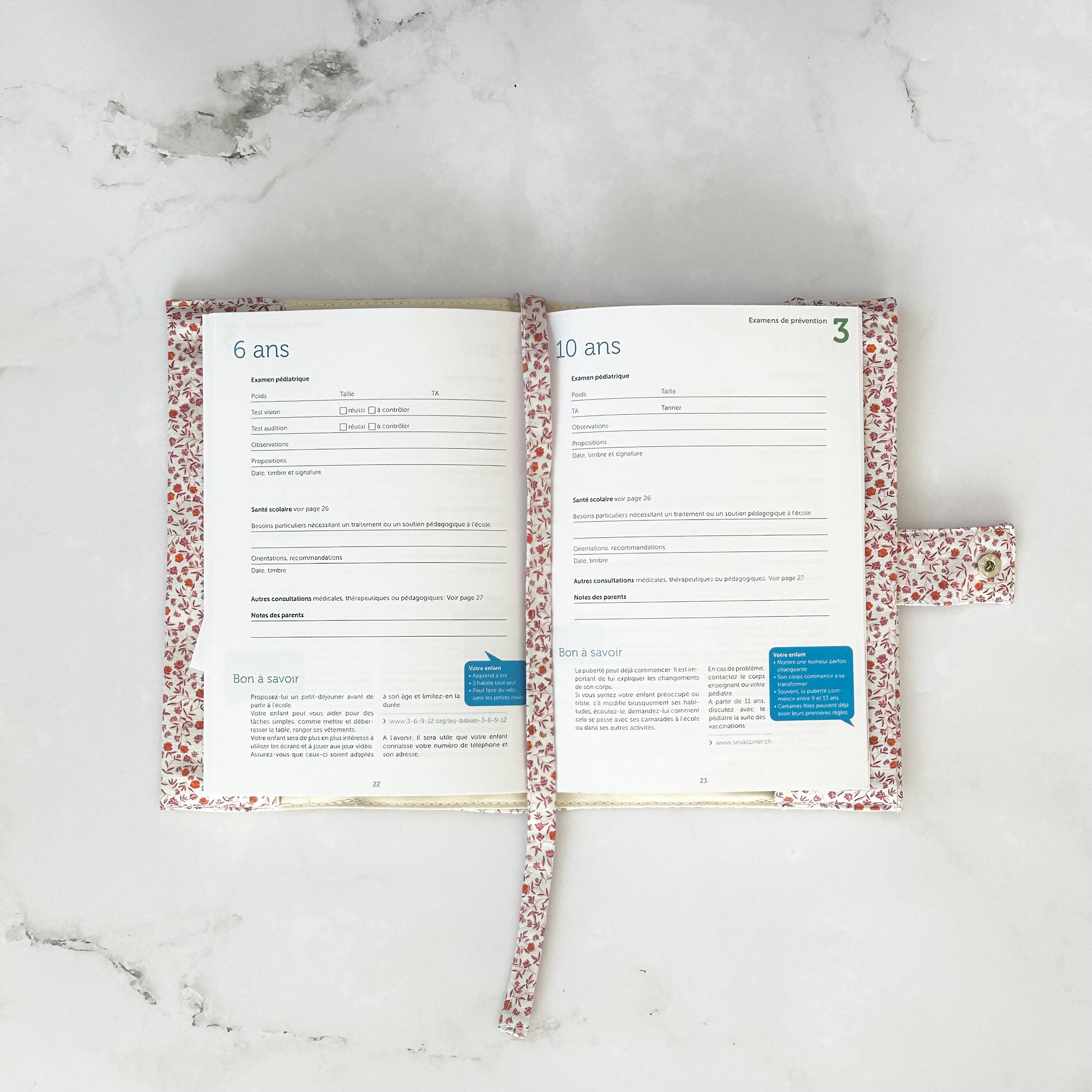 Foulard raffiné adorable pour bébé et enfant, en coton doux et bambou et respirant, certifié OEKO-TEX, idéal pour compléter une tenue d’enfant chic et confortable