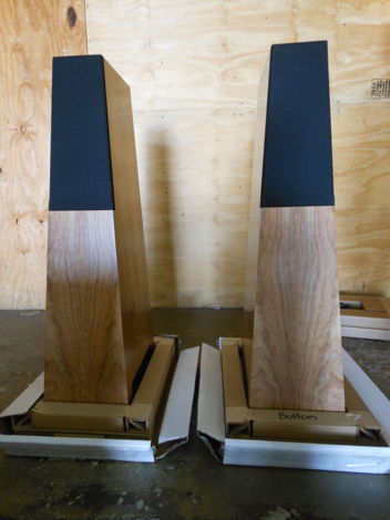 Vandersteen Quatro Signature II Wood Speakers-Cherry