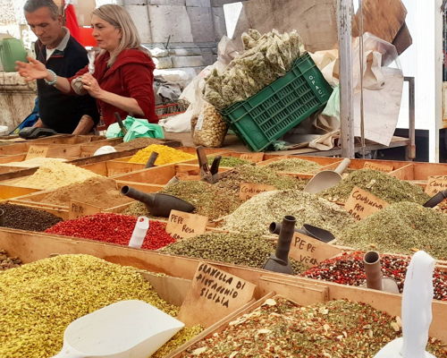 Food & Wine Tours Syracuse: Syracuse market tour with typical tasting