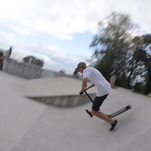 How to Barspin on a Scooter. Tricks tricks | RIDERS