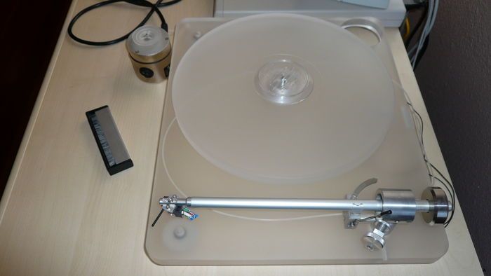 Clearaudio turntable  Emotion with Satisfy arm (no crat...