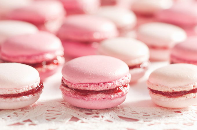 Macarons roses aux fraises
