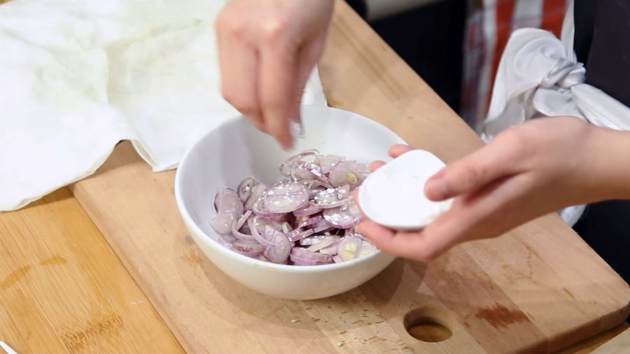 How to Cut Shallots