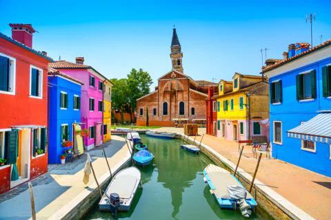 4.5 or 7 hour Murano and Burano Boat Tour with Glass Factory Visit