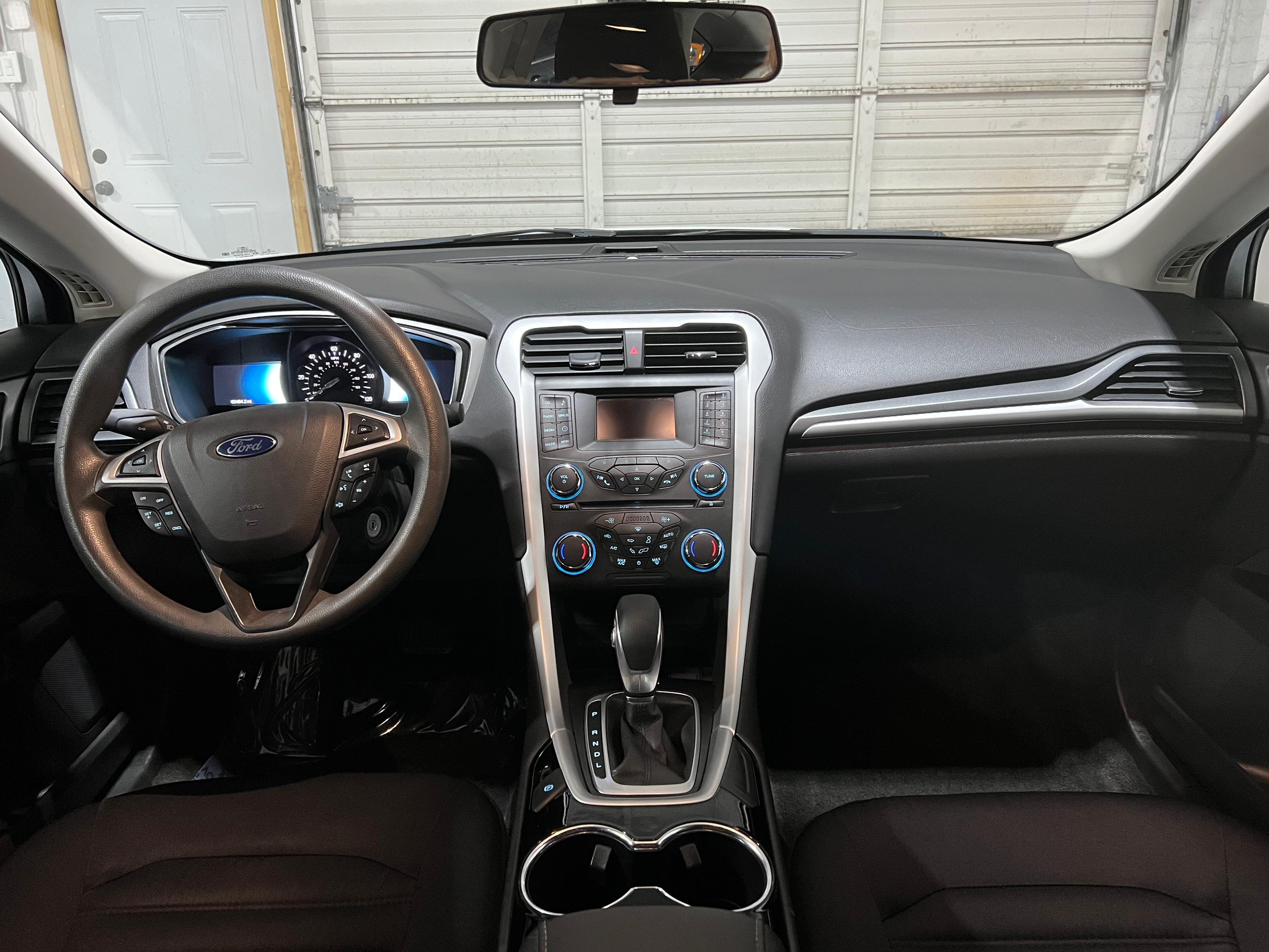 2015 Ford Fusion Hybrid 17