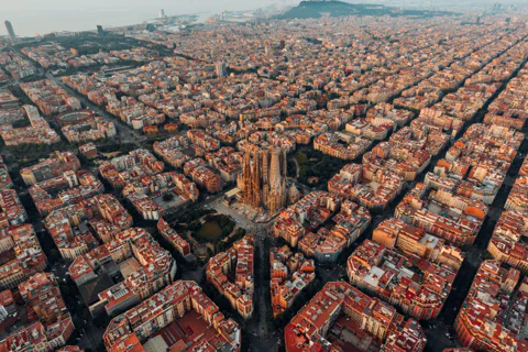 Fast Track La Sagrada Familia, La Pedrera & Park Güell Full-Day Trip