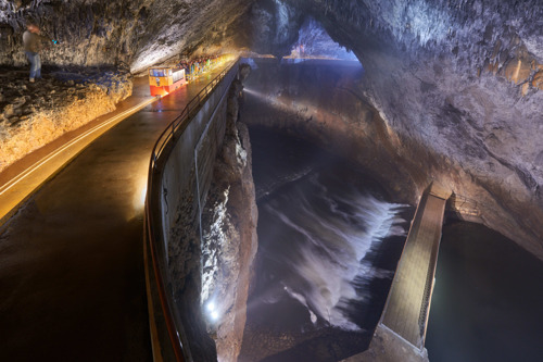 Три жемчужины — Постойнская пещера, Предьямский замок, озеро Блед, авто-пешеходная экскурсия