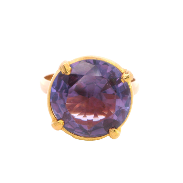 Synthetic Colour Change Sapphire Ring set in 21ct Yellow Gold - Image 2