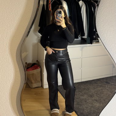 Straight Leg Fake Leather Trousers Mango
