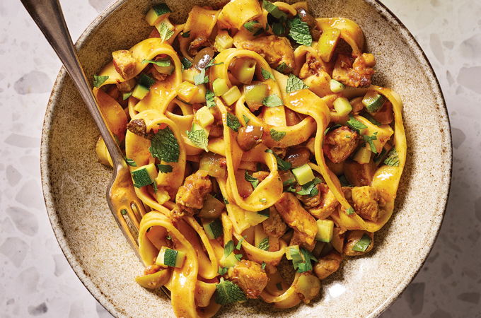 Tagliatelles au poulet, aux olives et au citron confit