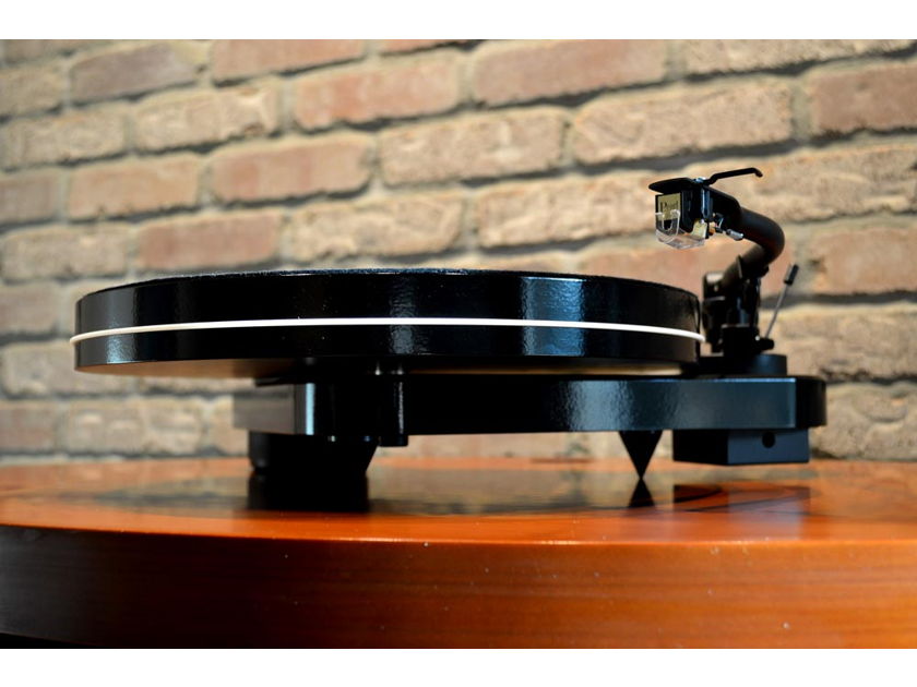 Pro-Ject Audio Systems RM-1.3 Genie Turntable - Gloss Black w/ Sumiko Pearl Cartridge