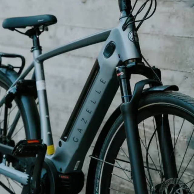 A gazelle electric city bike