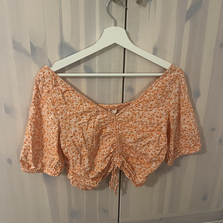 Summery, cropped blouse 