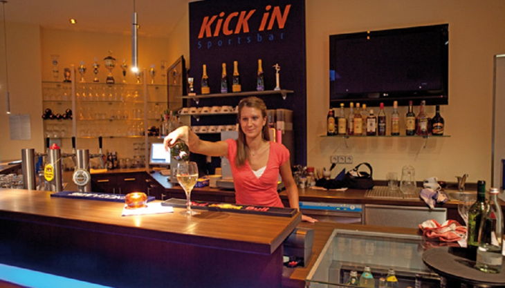 kickerworld berlin sportsbar theke