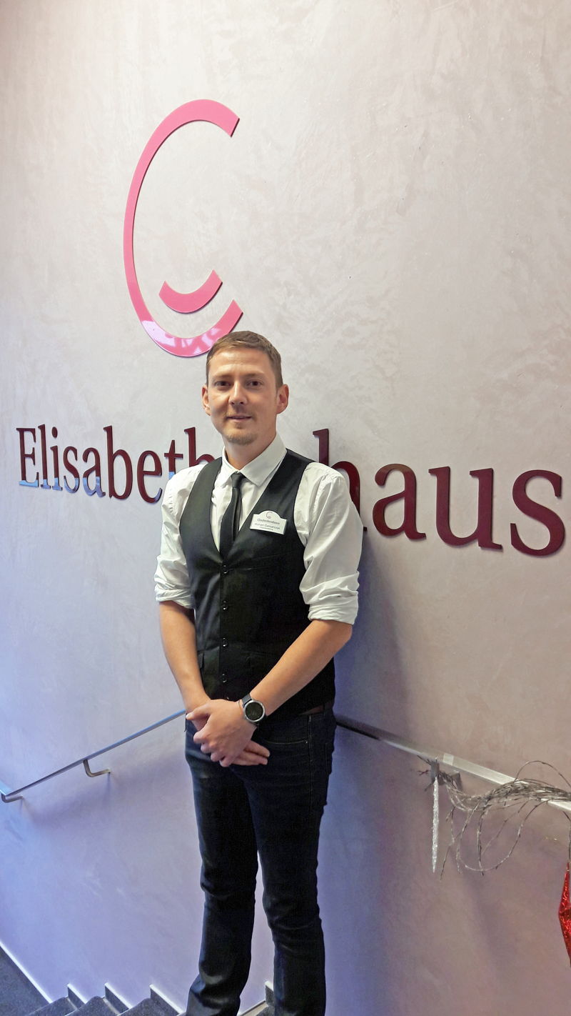 Pflegekraft mit 1-jähriger Ausbildung