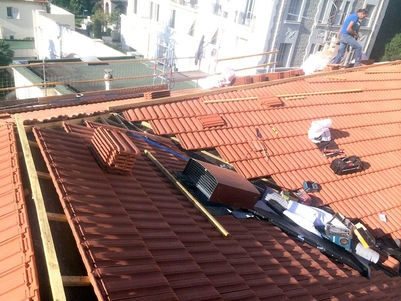 Réfection d’une toiture en tuiles de Marseille à Nice — CEG TOITURE, couvreur à Nice