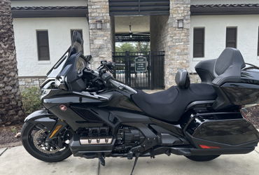 2023 HONDA GOLD WING AUTOMATIC DCT motorcycle for rent near Orlando, FL