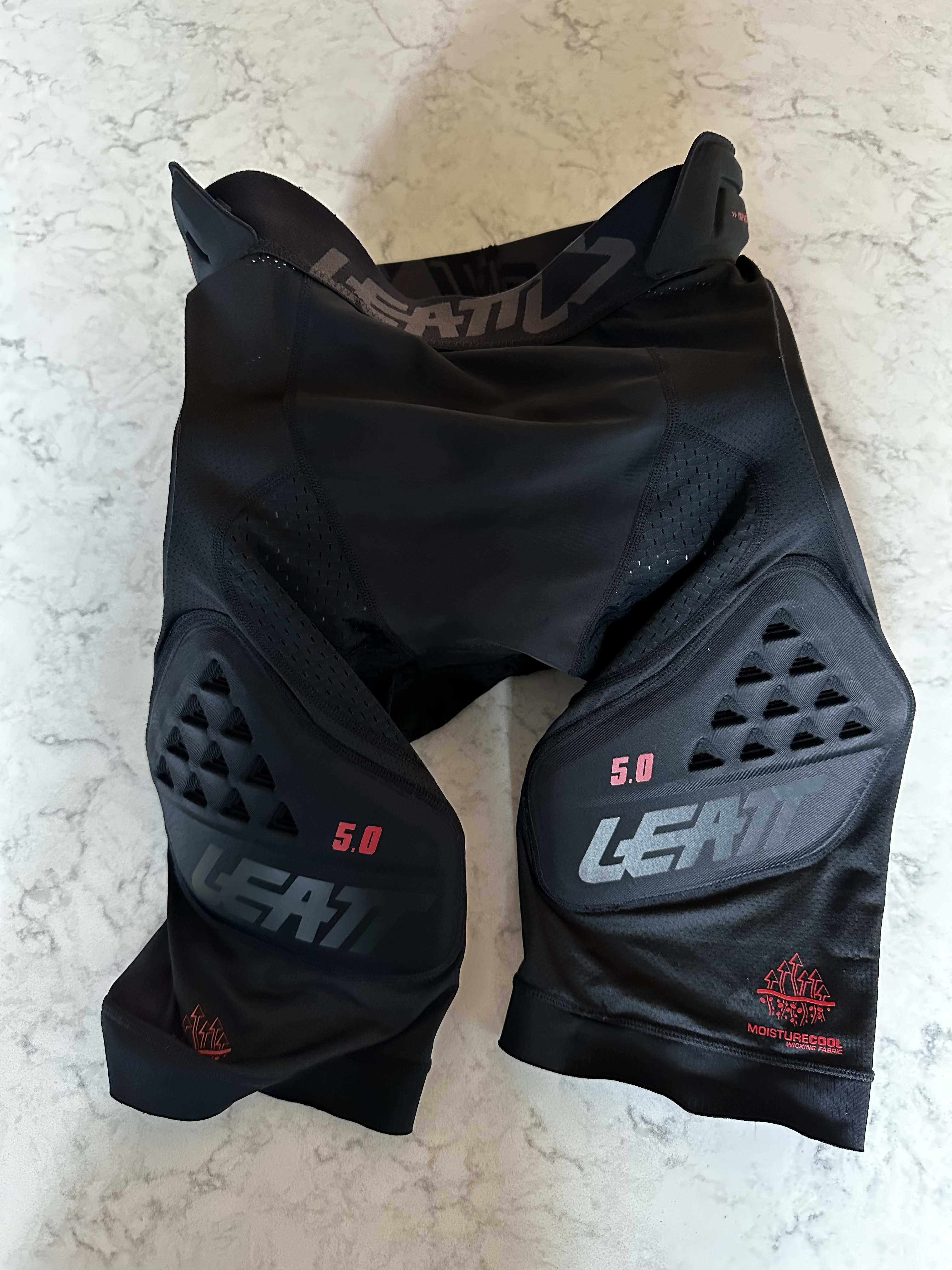 Leatt 3DF 5.0 Kinder Motocross Ellenbogenprotektoren – CE-zertifiziert, Atmungsaktiv, Mit Rutschfestem Band