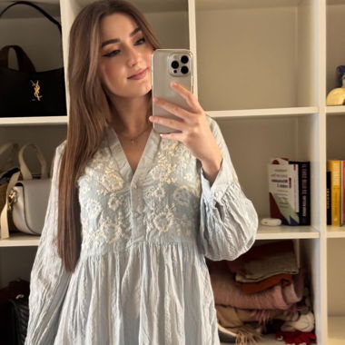 Hellblaues Boho Kleid mit langen Ärmeln