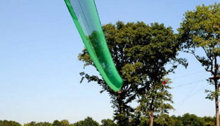 treetree seilbrücke über fluß