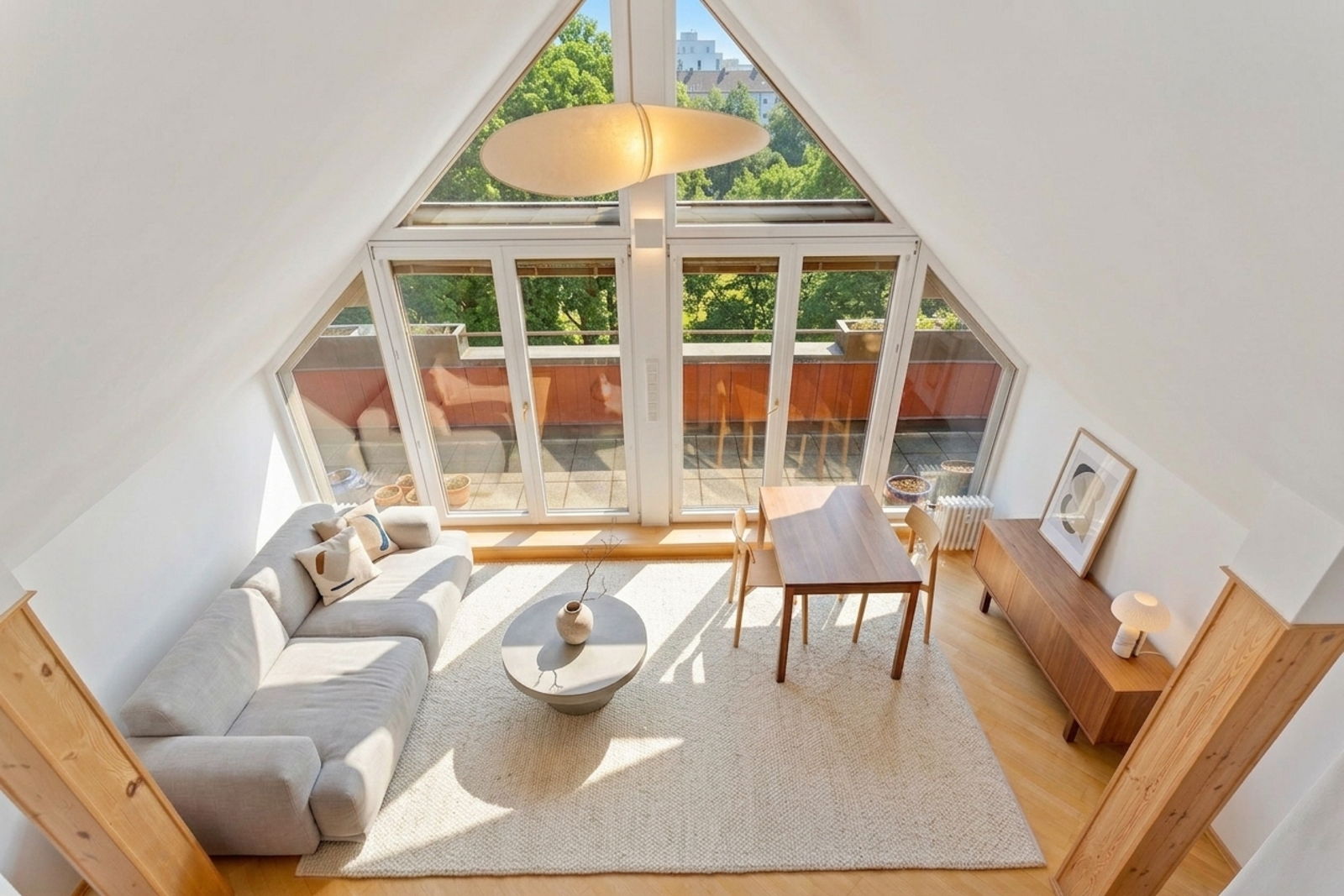 Rarity! Light-filled maisonette with southwest roof terrace and Alpine panorama