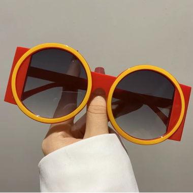 Rote Sonnenbrille mit Orangen Akzent 