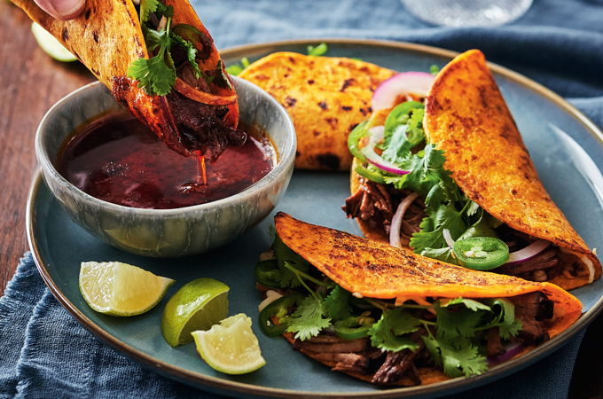 Tacos au boeuf braisé et au fromage (<i>quesabirria</i>)