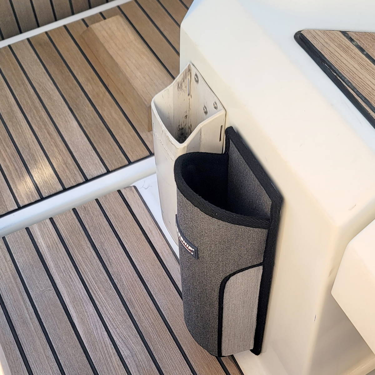 Holder, Winch, Handle, MK2 — winch_handle_holder_mk2_onboard_image_02-min.jpg