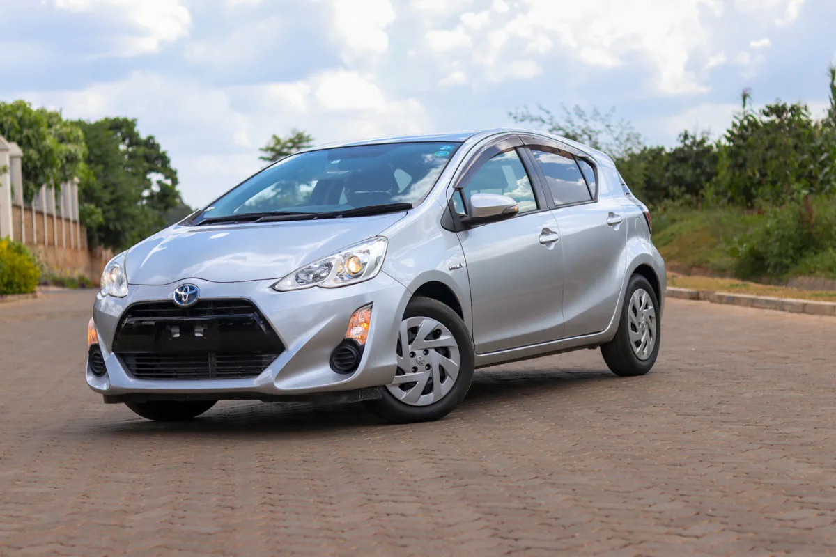 2016 Toyota Aqua Hybrid — Royal Max Motors — photo 2 of 14