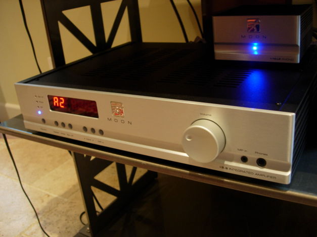 Moon integrated amp I3.3 W/DAC 6 months old