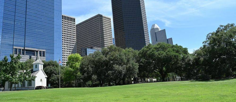 A park in Housten with skyscrapers behind it