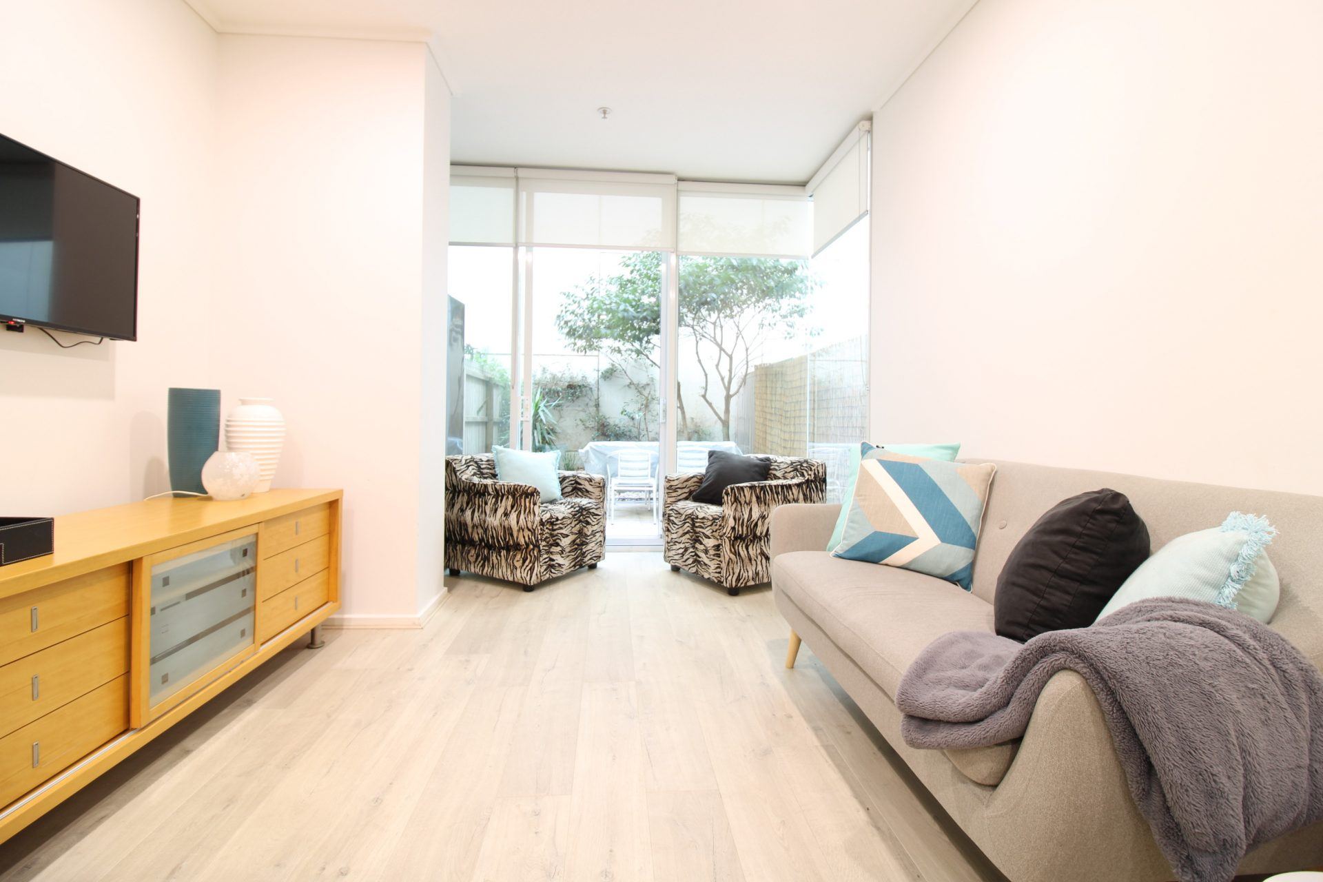 FOR LEASE - Refurbished Fully Furnished Courtyard Residence in Unbeatable Location- Southbank
