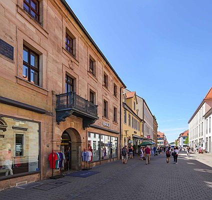  Nürnberg
- Saniertes Denkmal-Geschäftshaus in der Fußgängerzone
