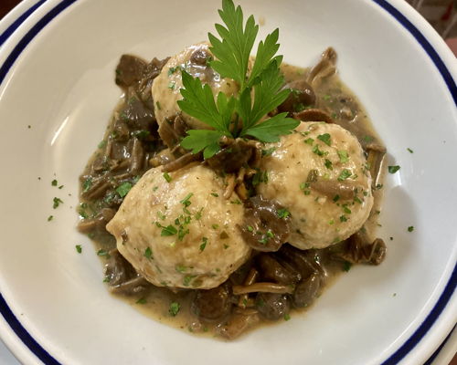 Corsi di cucina Baselga di Pinè: La cucina trentina in una Seratina, tra spatzle e ravioli
