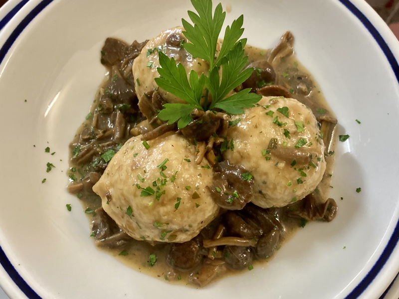 Cooking classes Baselga di Pinè: Trentino cuisine in a Seratina, among spatzle and ravioli