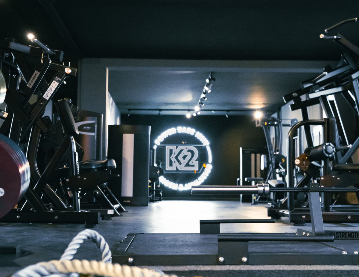 Effiziente Trainingsflächen mit strukturiertem Geräteaufbau in der K2 Power Base Isny