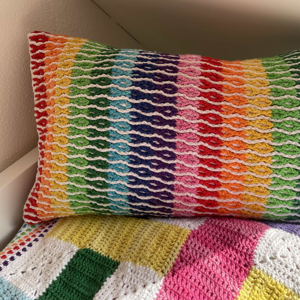 Gehaakt regenboog kussen Tineke, Interlocking haken